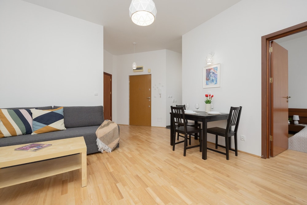 Cozy Apartment With Balcony by Renters