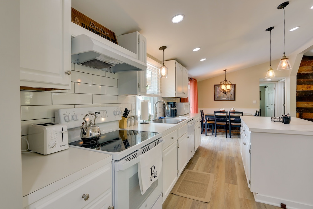 Harpers Ferry Home w/ Private Pool Hot Tub! - Property Image 24
