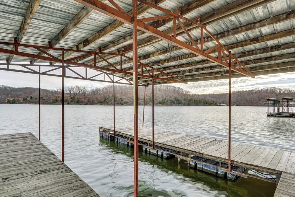 Fish & Boat on Lake of the Ozarks: Waterfront Home