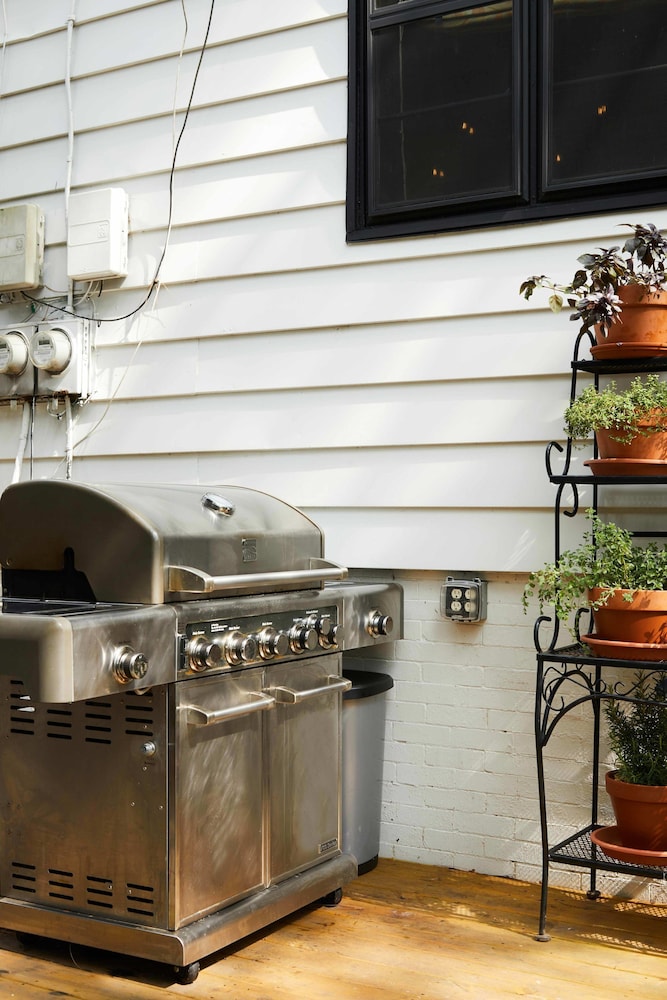 Apt1 Edenbrae - Serene Walkable Modern Retreat Named Best in Bham