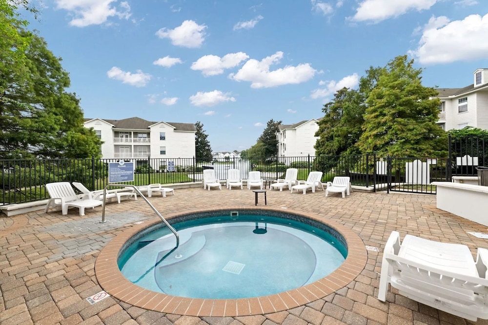 Landing Furnished Apartments near UNF
