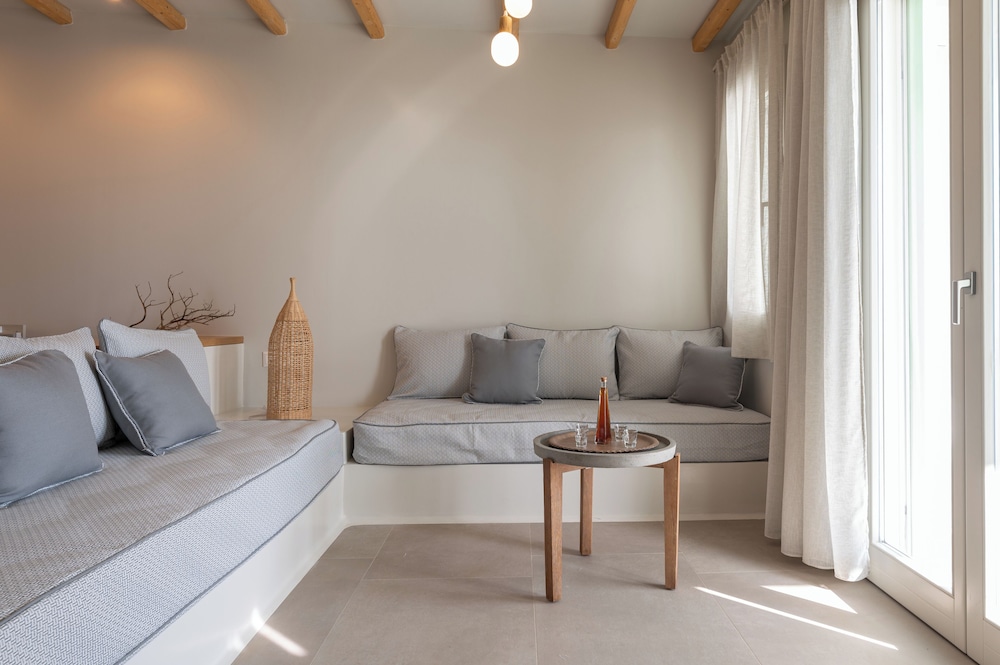 Castello Amorgos Suites