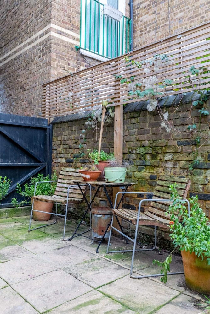 Trendy 2BD House 5 Mins From Willesden Junction!