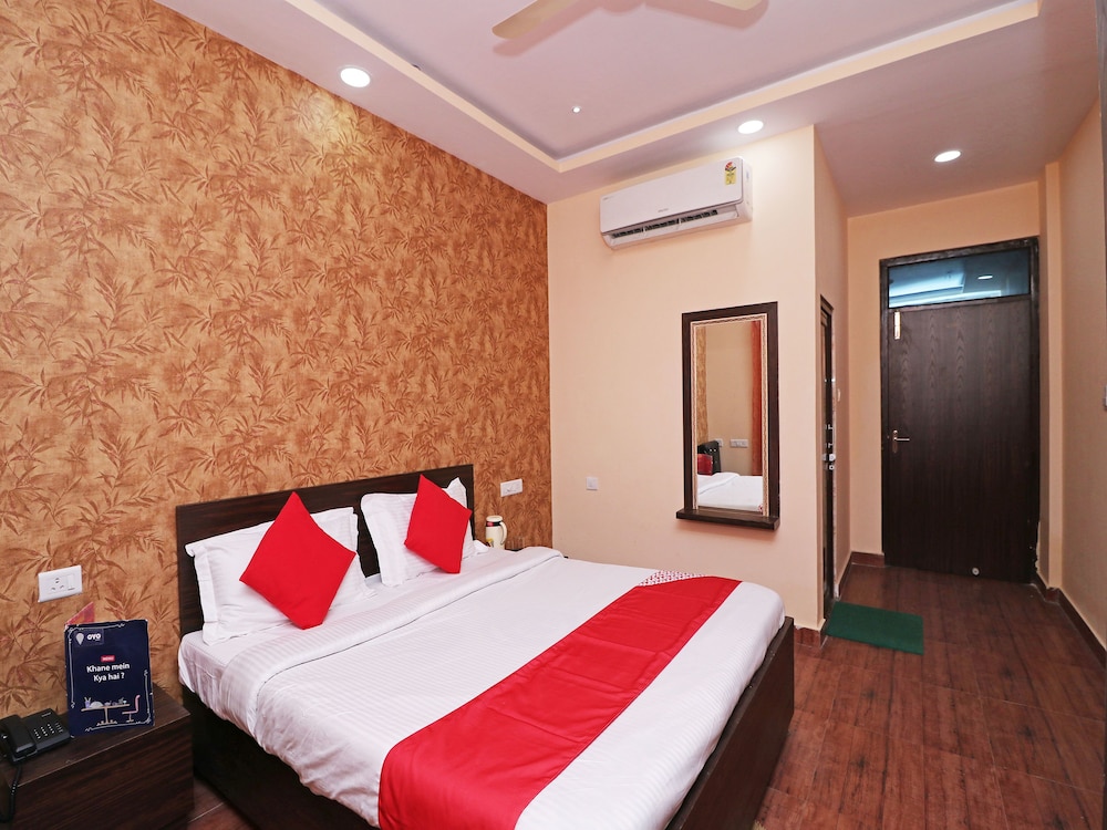 OYO 13483 Hotel Aradhya's