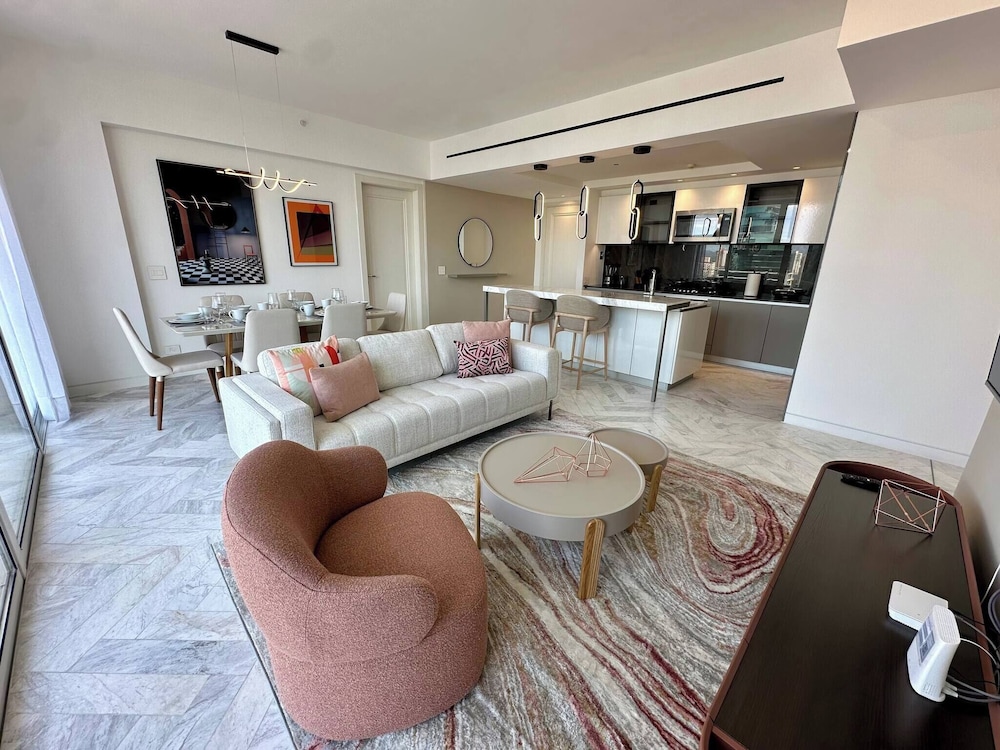 Luxury apt in Panama City 2 Rooms 3 Baths & Office