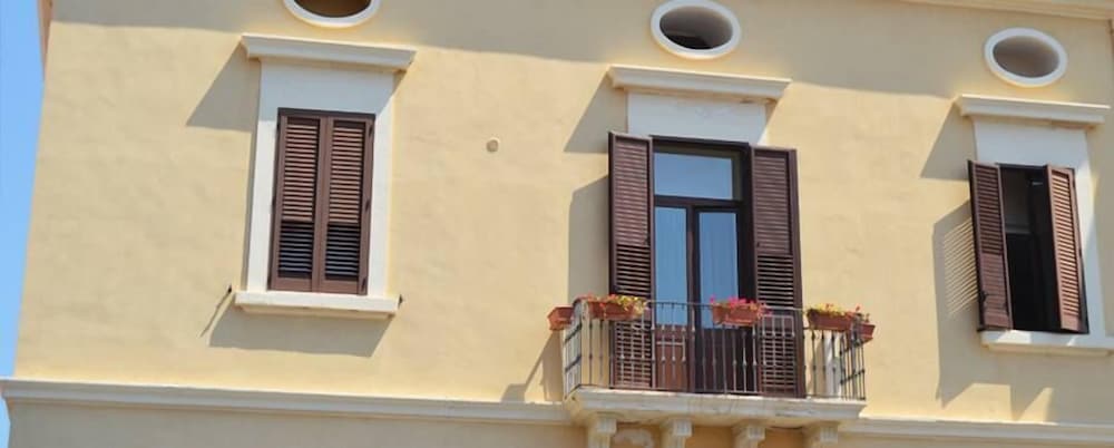 Palazzo Vergine I Due Mari