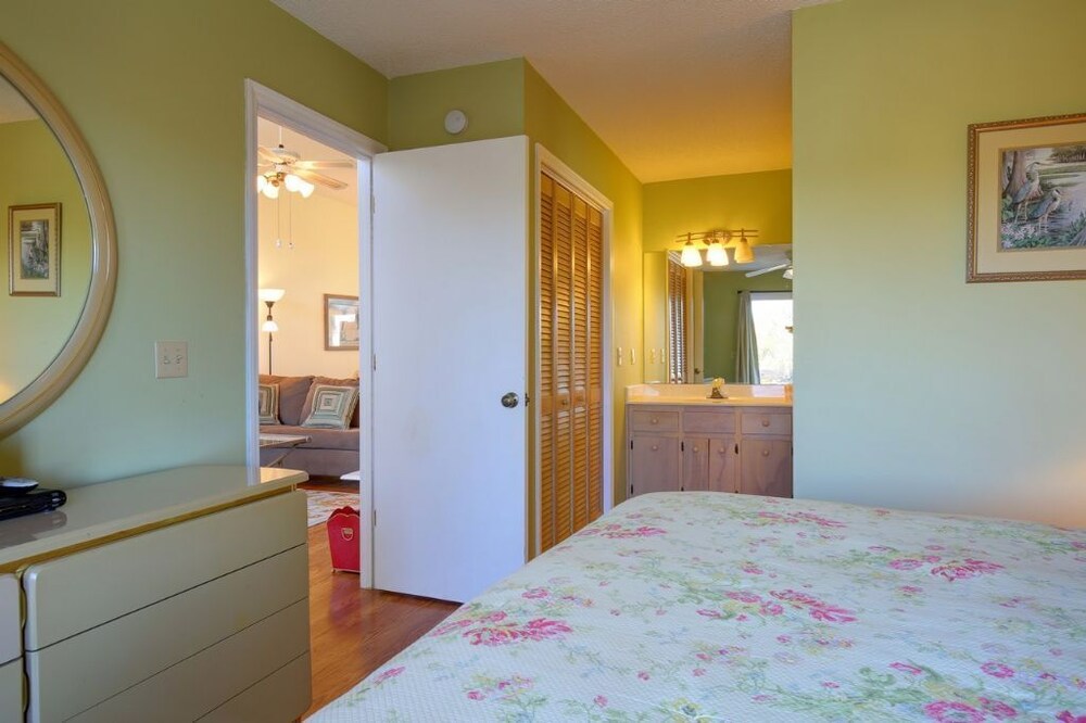 Myrtle Beach Vacations - Toadally Relaxin' 2 Bedroom Home by RedAwning - Property Image 3
