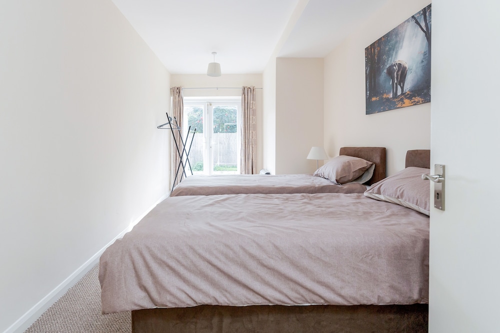 Manor Lodge Apartments view 4