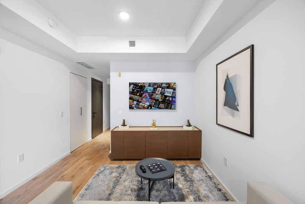 Luxury Studio with Stunning Views & Pool
