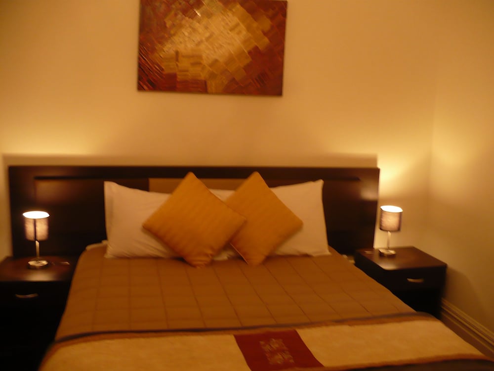Christchurch City & Country Cottages - Brockworth Cottage