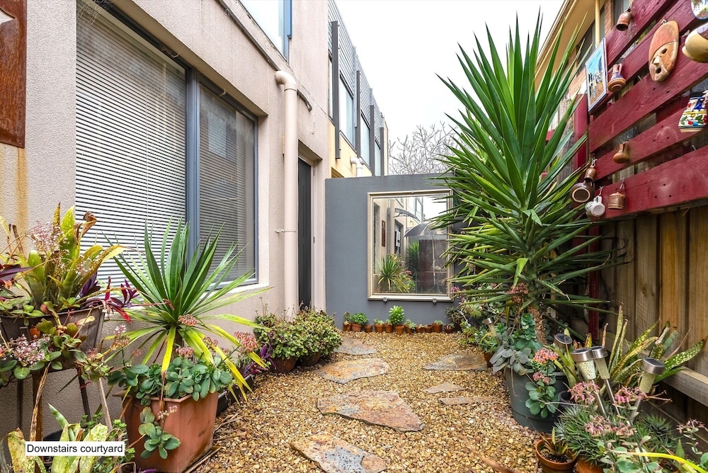 StayCentral - Tranquil Townhouse
