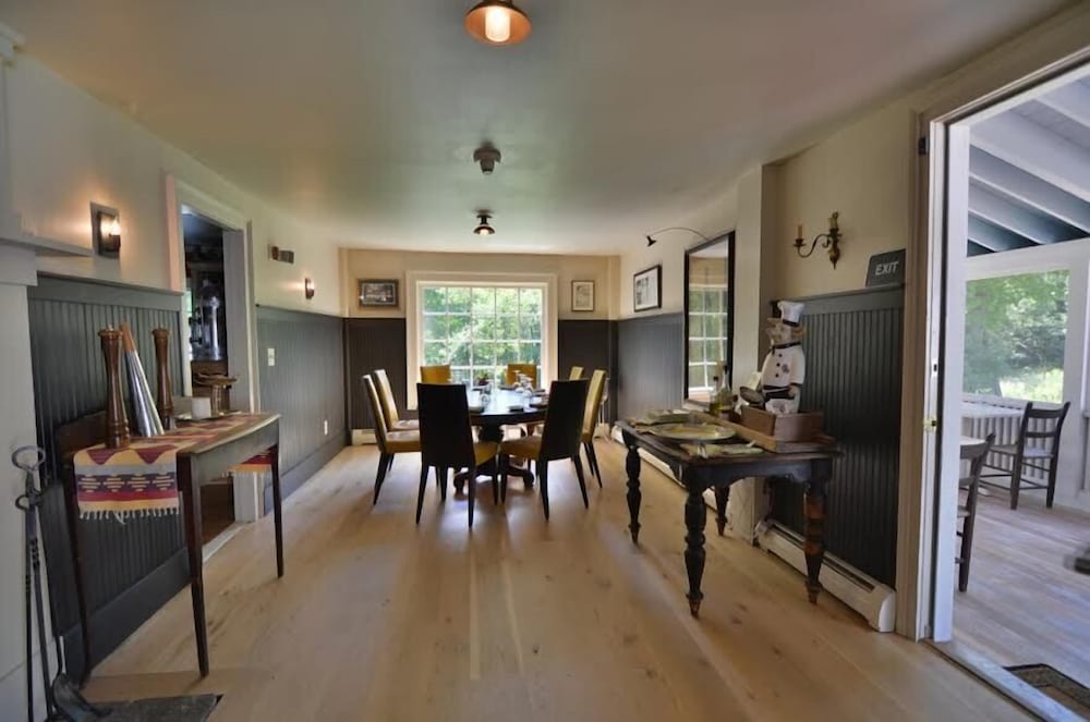 King Hill Inn & Kitchen
