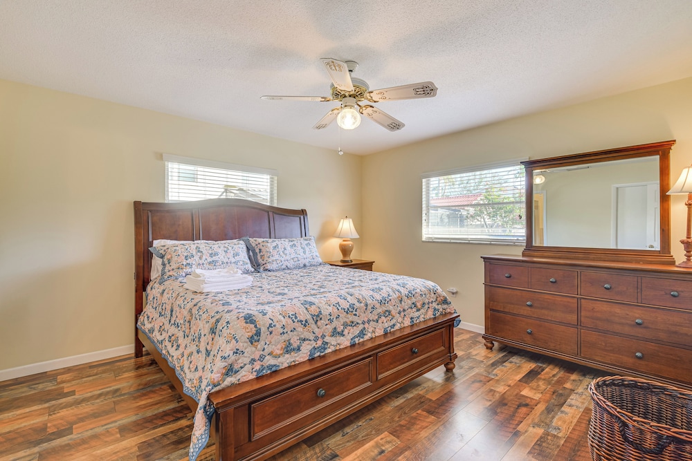 6 Mi to Anna Maria Island: Modern Bradenton Home