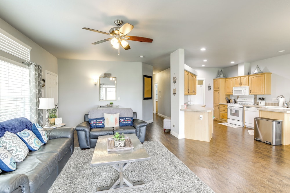 Walk to Colorado River: Needles Gem w/ Pool Access