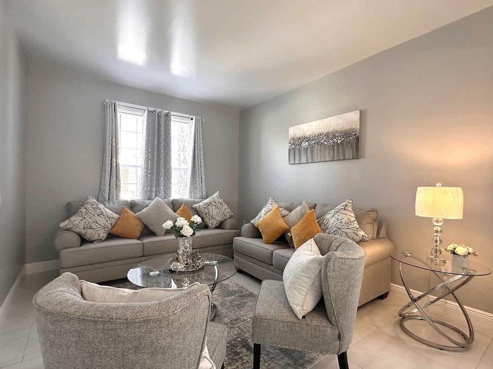 Luxury Villa Near Disney 6 Bd Home With Private Pool and Resort