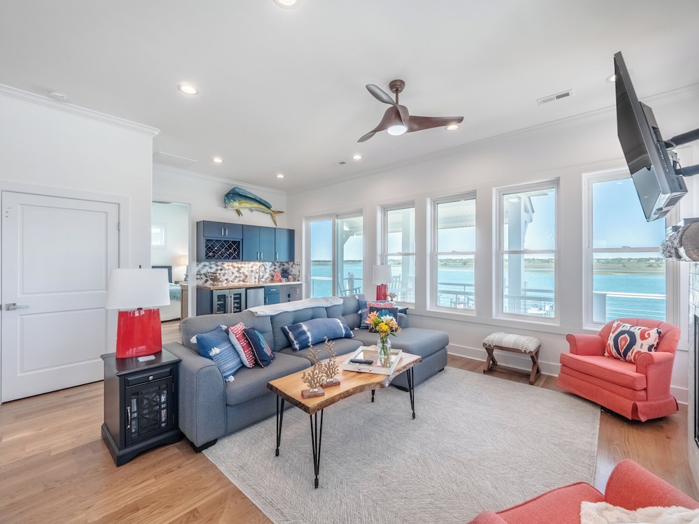 Channel 6 by Topsail Realty