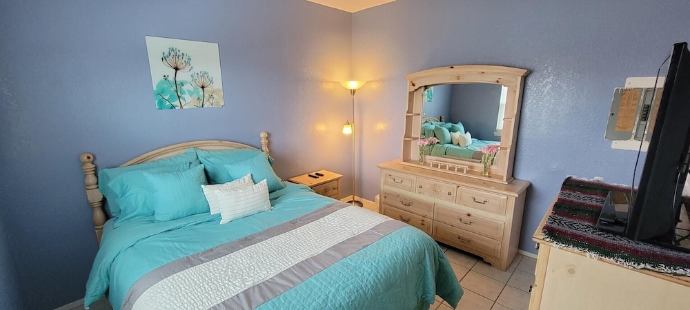Great Value Sleeps 6 Less than block to Beach 1 Bedroom Home by RedAwning view 5