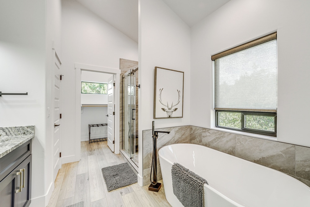 Luxe Pine Home w/ Tonto National Forest Access!