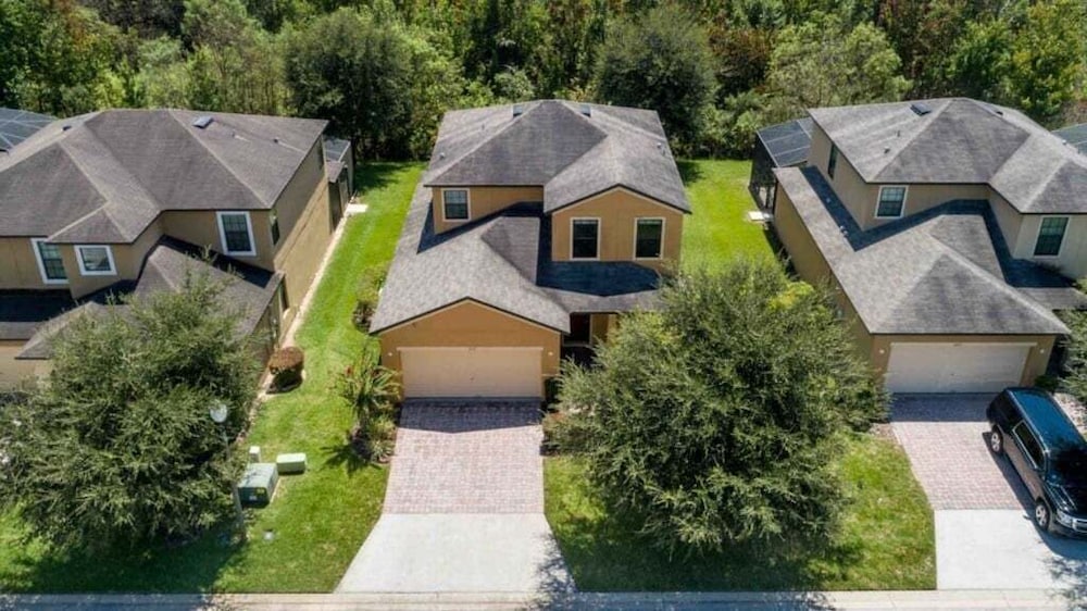 Luxury 4br Retreat W/ Pool, Game Room Near Disney 4 Bedroom Villa