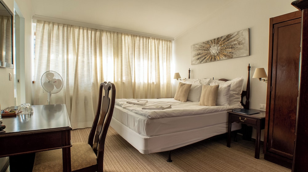 OPERA16 Guestrooms