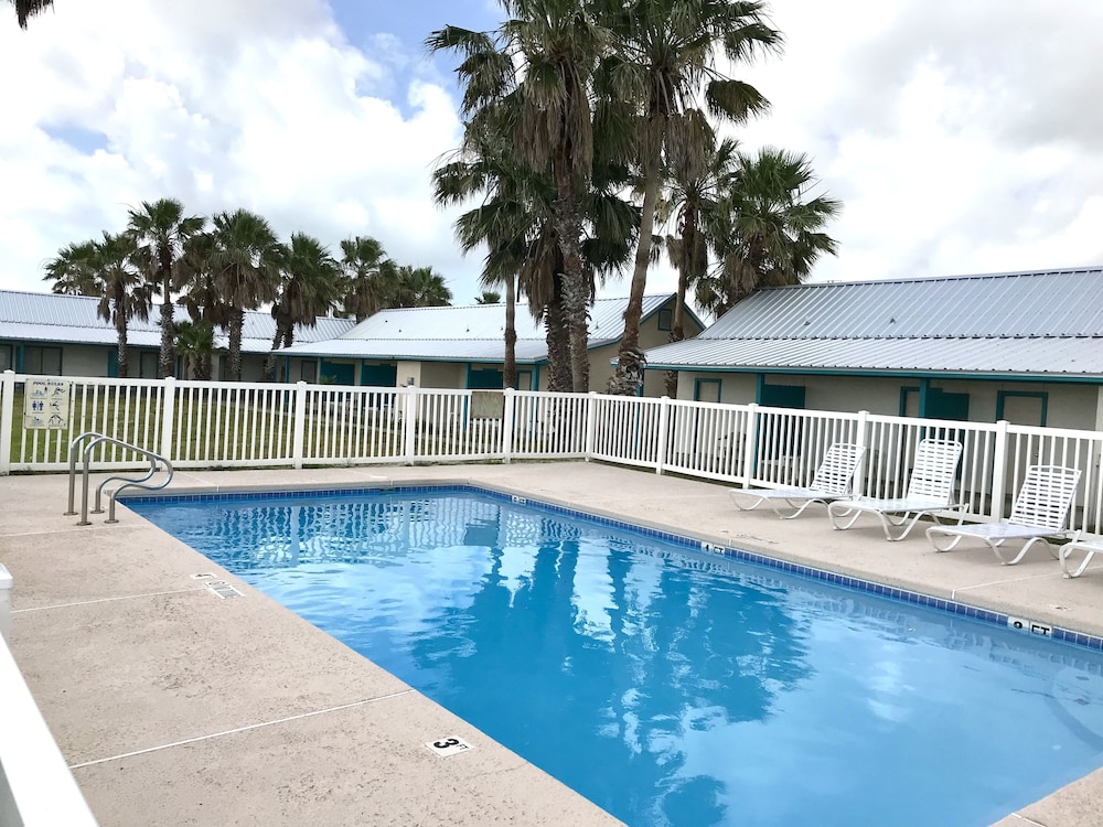Captain Quarters Motel view 4