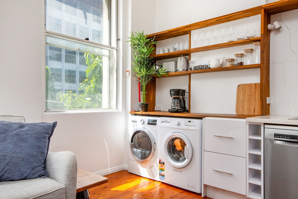 Stylish Inner City 2-bed Unit by Fig Lane Park