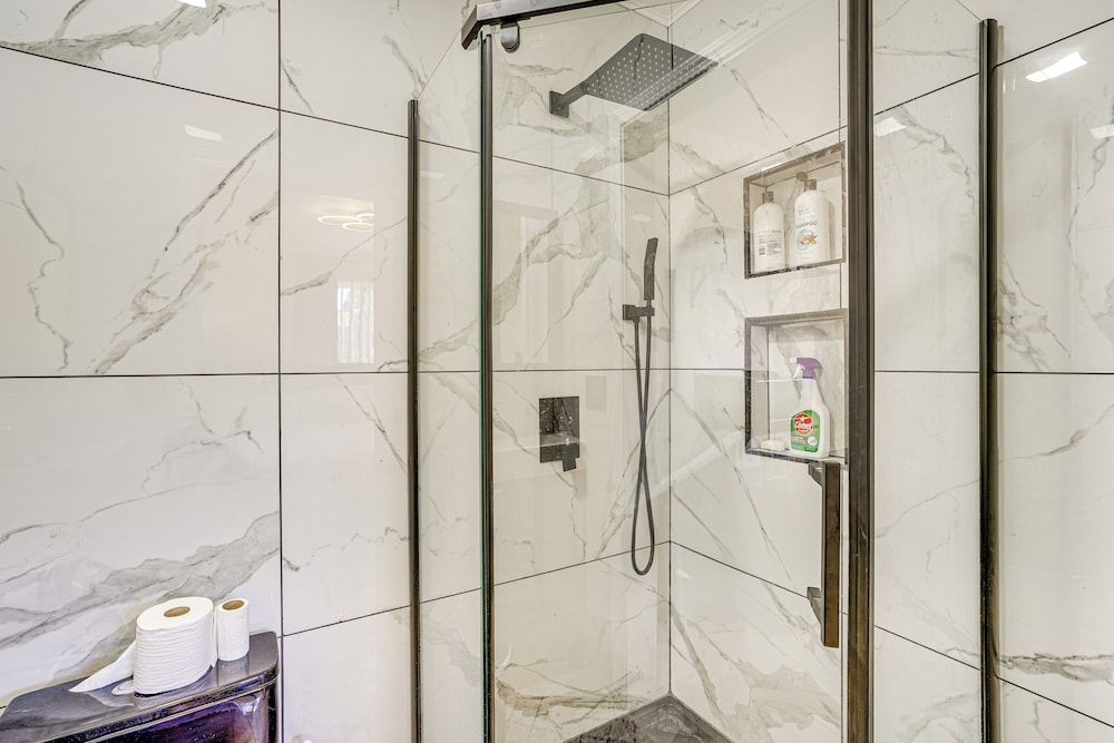 Bay & Hill Views: Modern Hercules Home