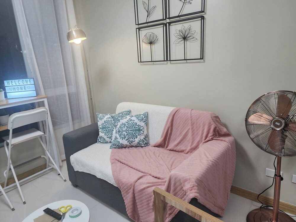 Cozy 1BR Condo in Mandaluyong City With City Skyline View