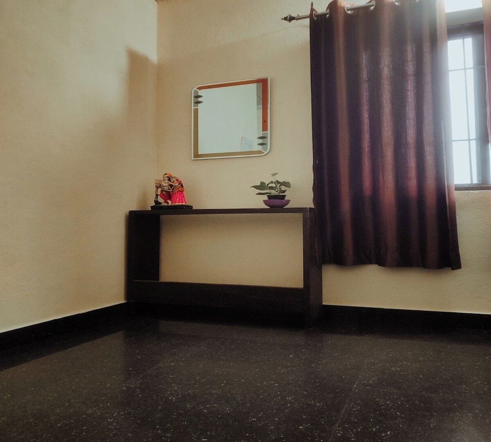 Aisiri Guest House Rooms