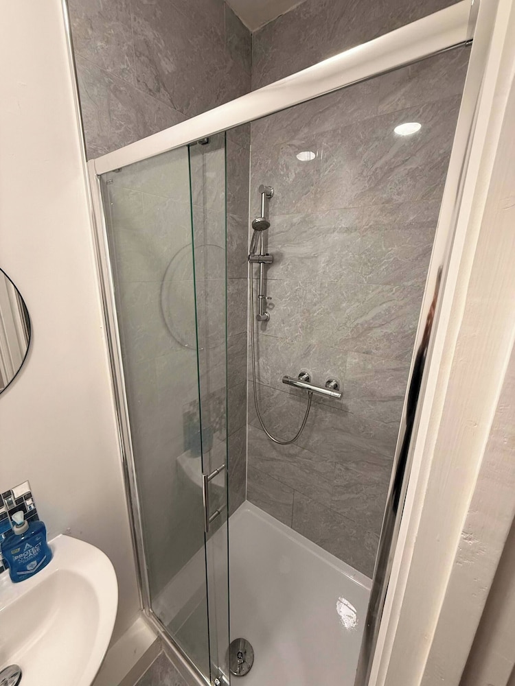 Stylish Dream Home With 4 En-suite Bedrooms