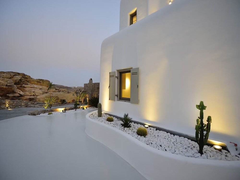 Coastal Retreat With Wellness