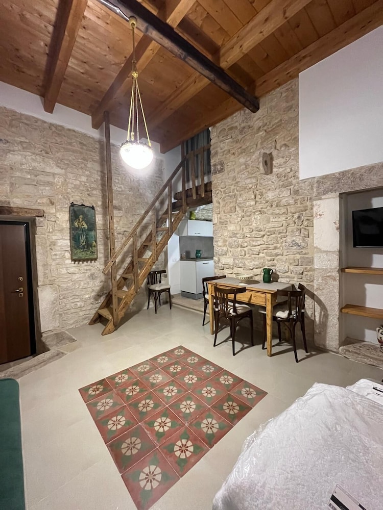PALAZZO RIZZI DIMORA DEI TEMPLARI
