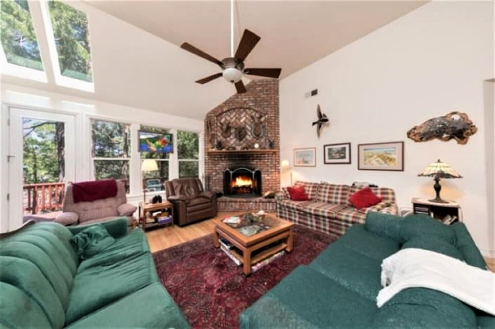 Light And Bright 3 Bedroom Home by RedAwning