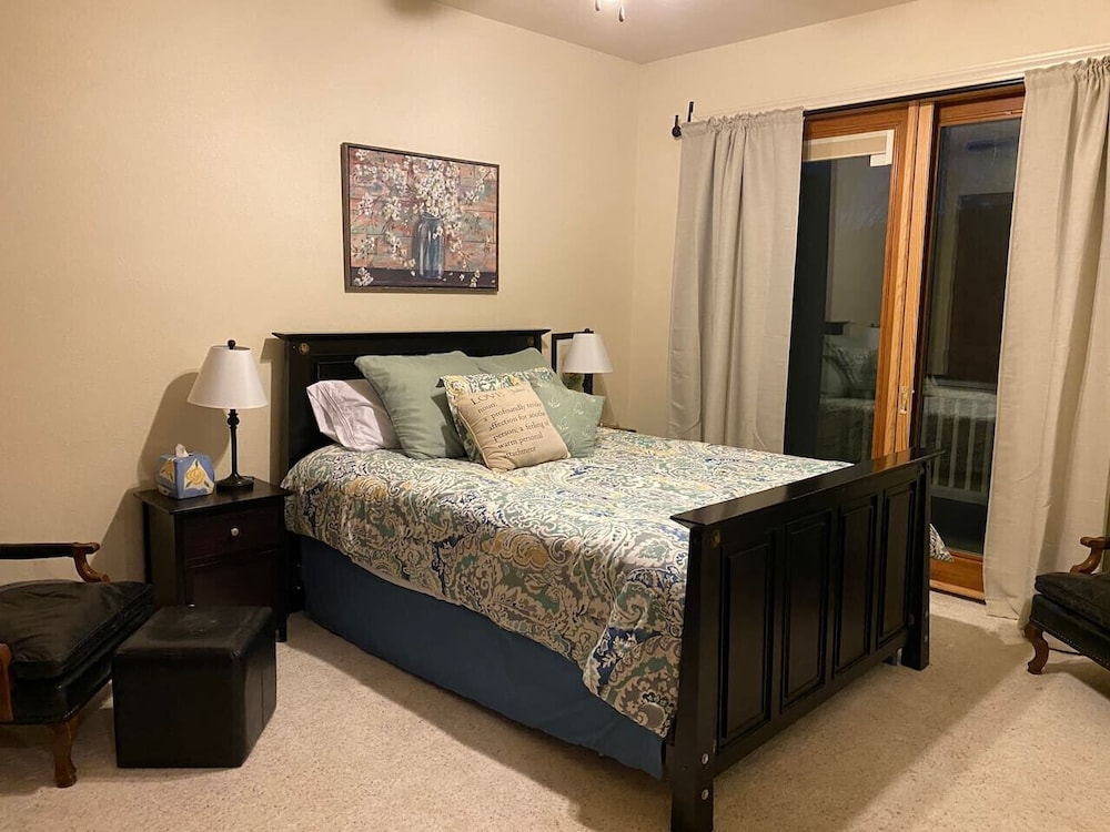 4BR Home Near Golf Course Mount Mitchell View