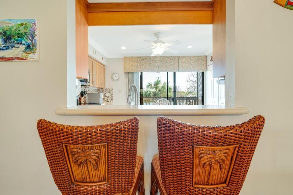 Coastal Lakehouse Condo on Siesta Key Public Beach