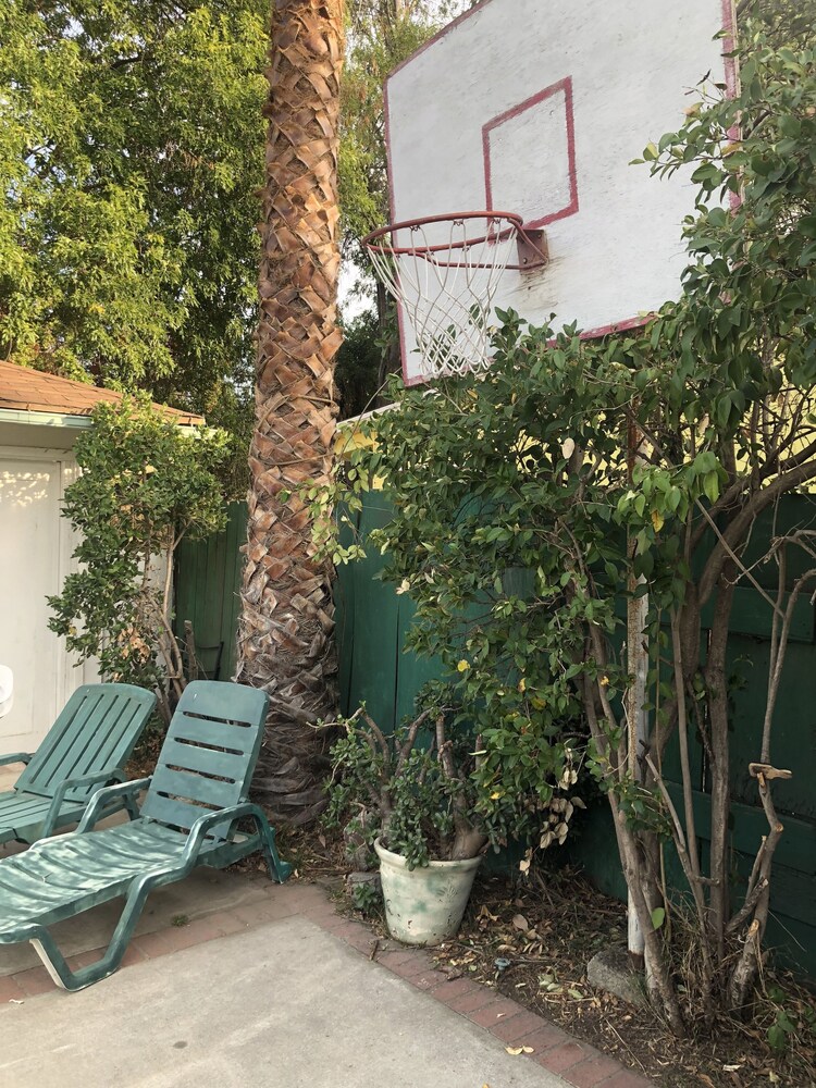 Lovely 2 Bedroom Home with Pool