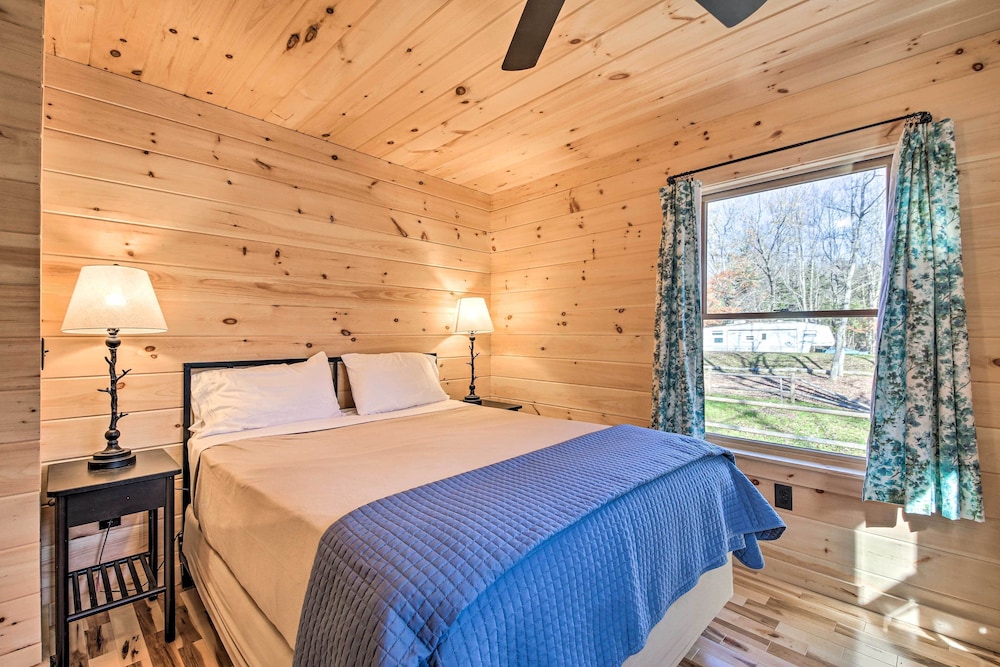 Inviting Webb Lake Cabin w/ Mountain Views view 4