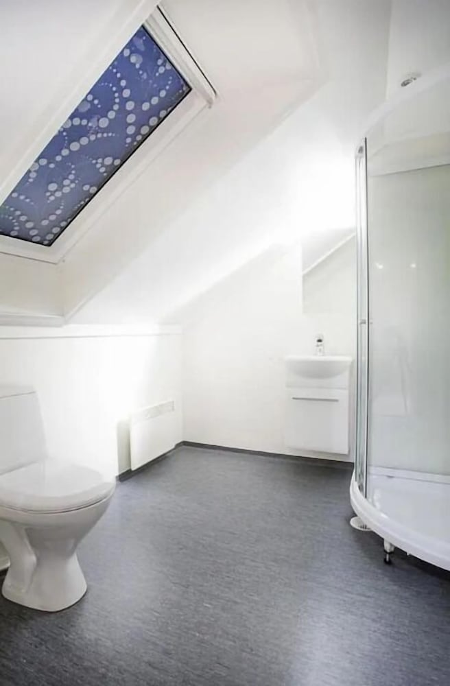 StayPlus Central Five Bedroom Home view 4