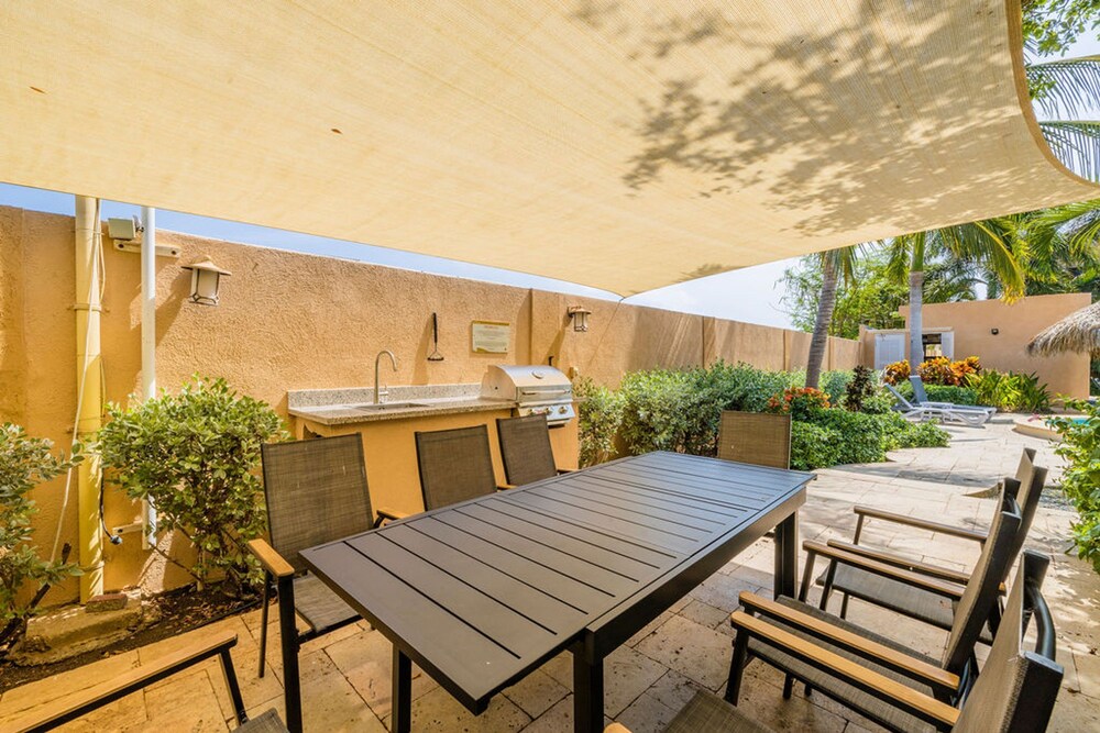 Townhome Goldcoast GYM Pools 24 7 Security