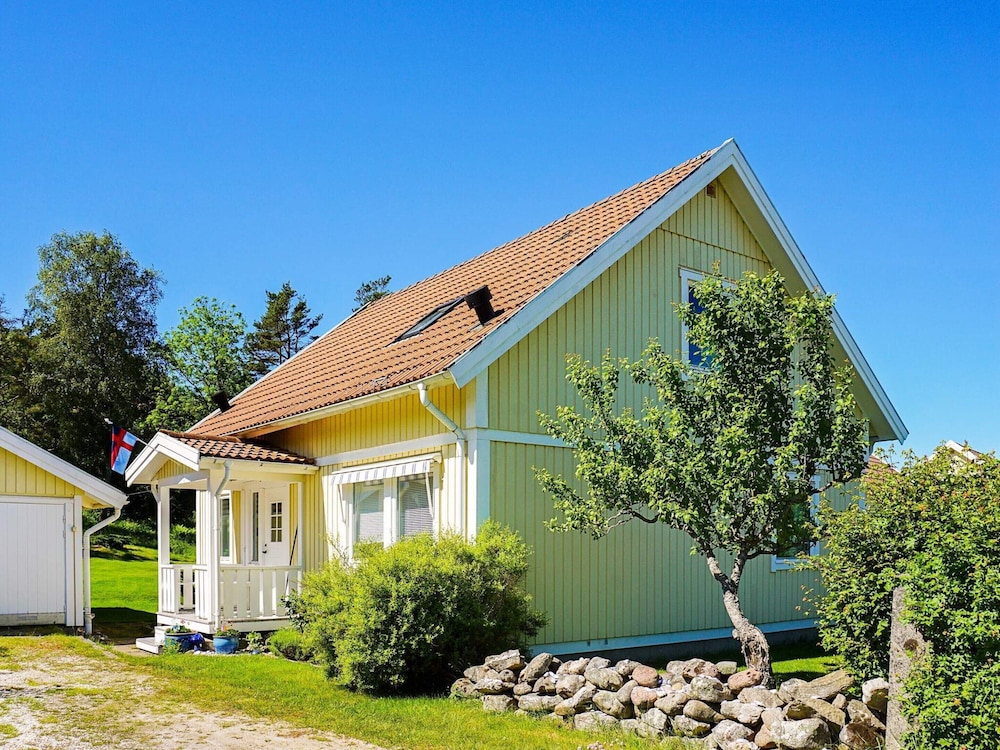 Cozy Family Cottage Near the Sea