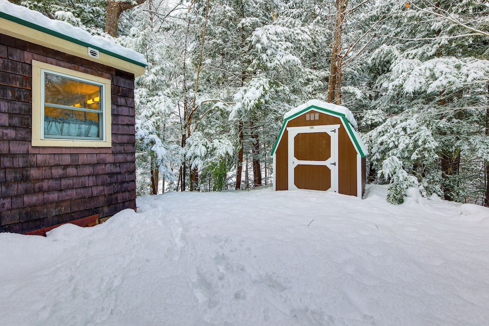 Cozy Ski Retreat! 3 Mi to Okemo Mtn Slopes