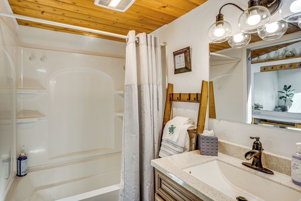 7 Mi to Eldorado Marsh: Family Home w/ Pool