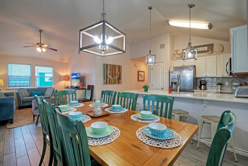 Purple Parrot by Avantstay Heated Pool, Beach Access & Central Port A Location