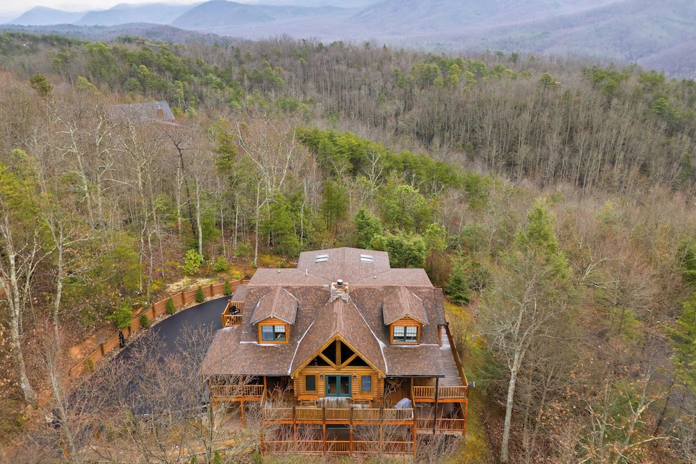 American Dream by Avantstay Deck w/ Views Theater, Game Room, Community Pool