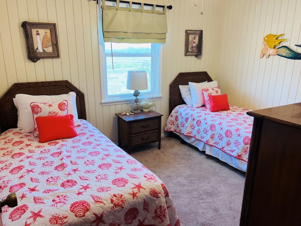 Fore Shore West- 4 Bedroom Home by RedAwning