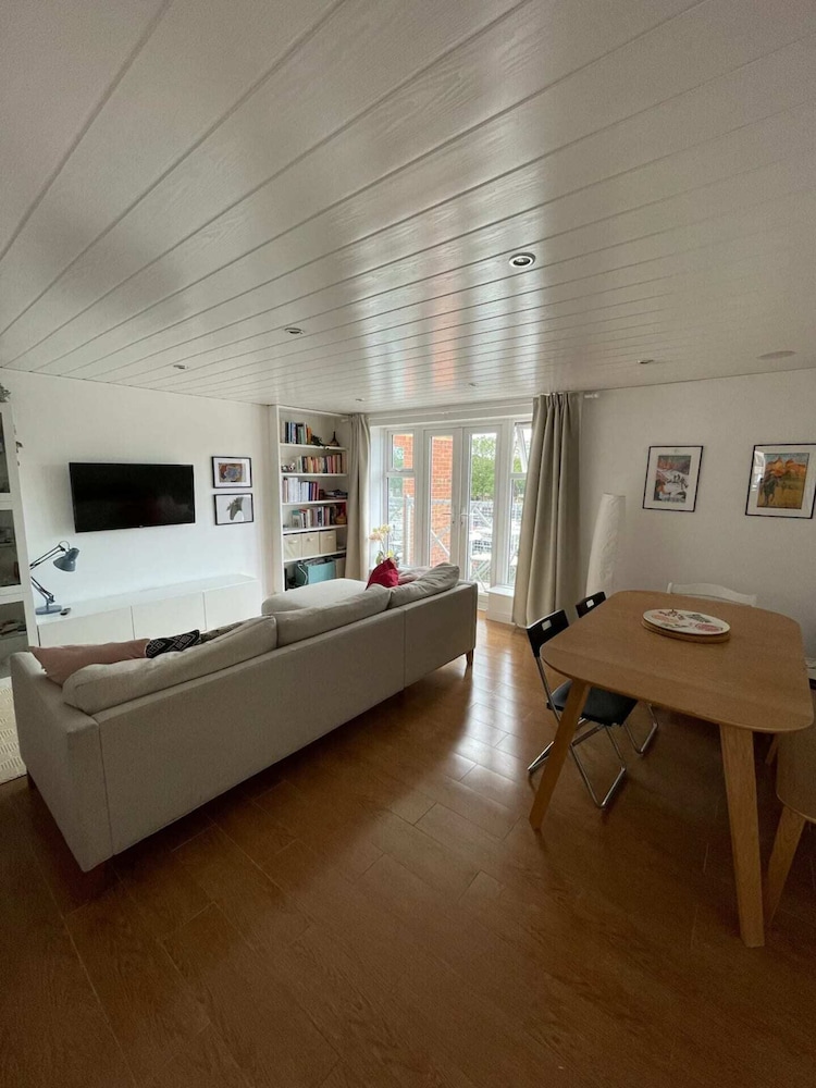 2BD Flat With Views of Canary Wharf - Rotherhithe