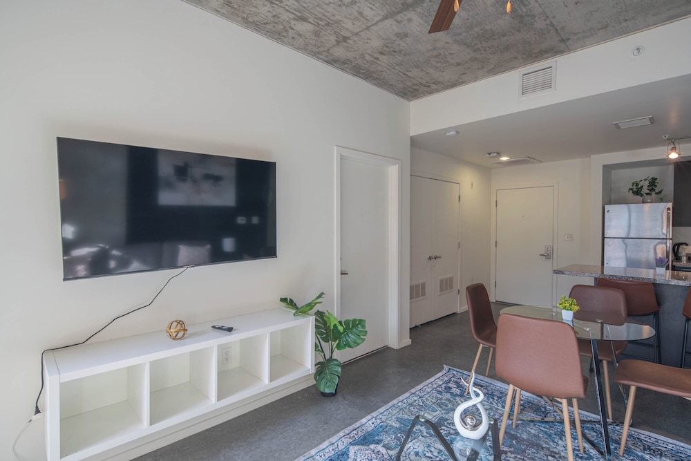 ROVE LIVING/KL - Roosevelt Point