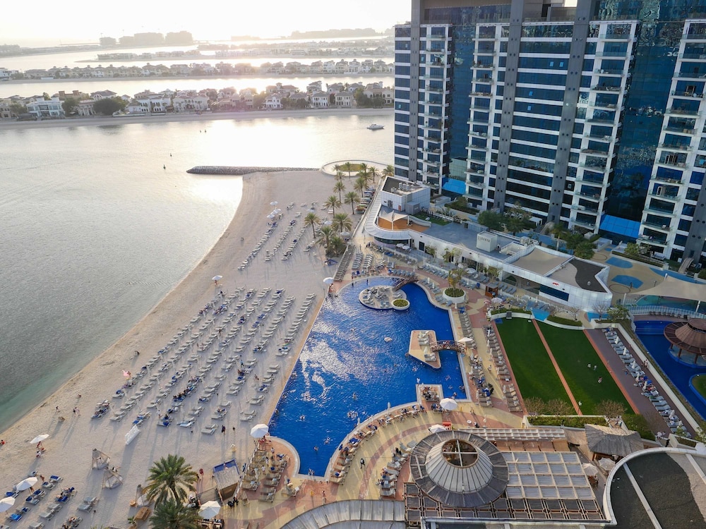 High End 4BR Penthouse With Private Pool and Skyline Views