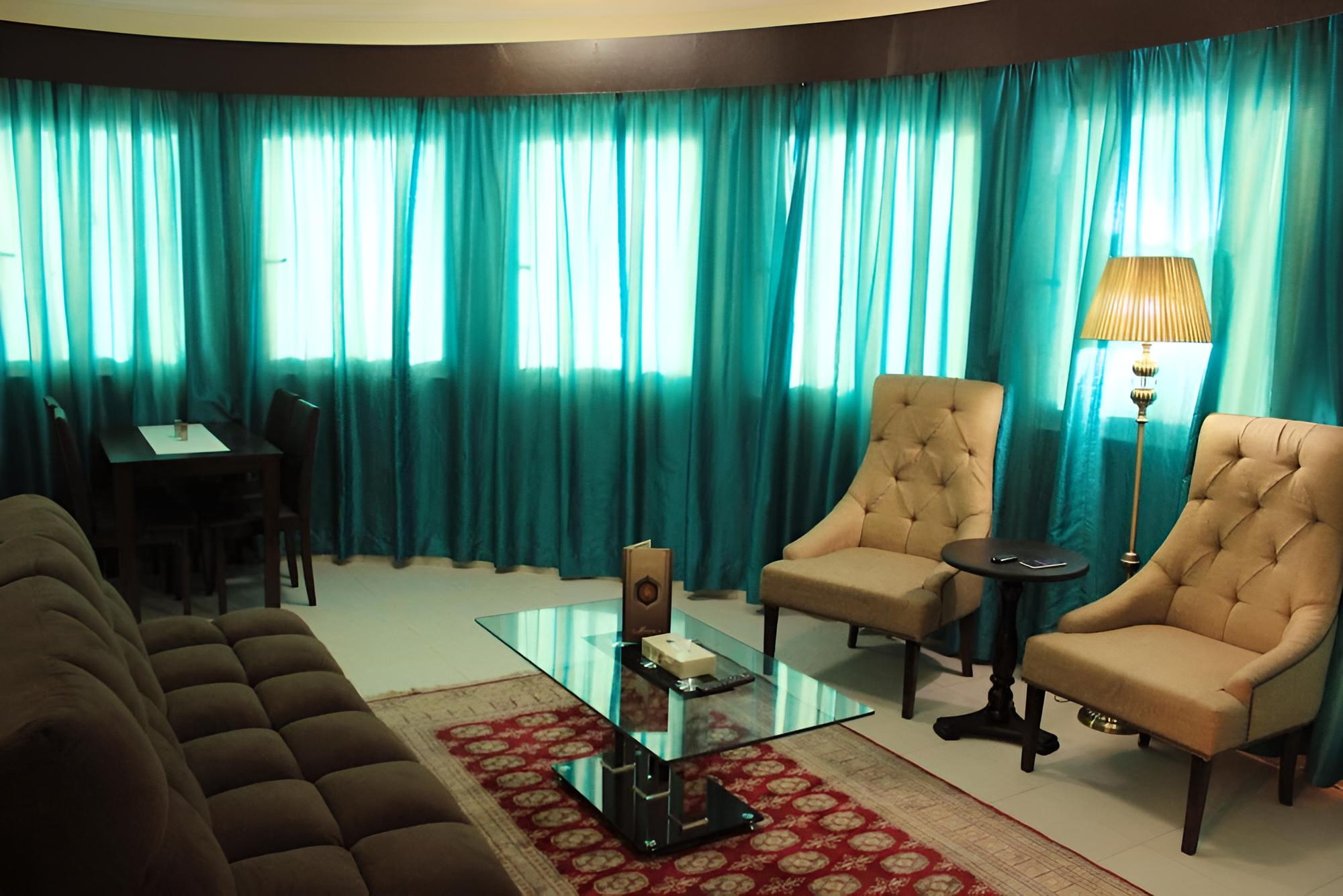 Montreal Naif Hotel