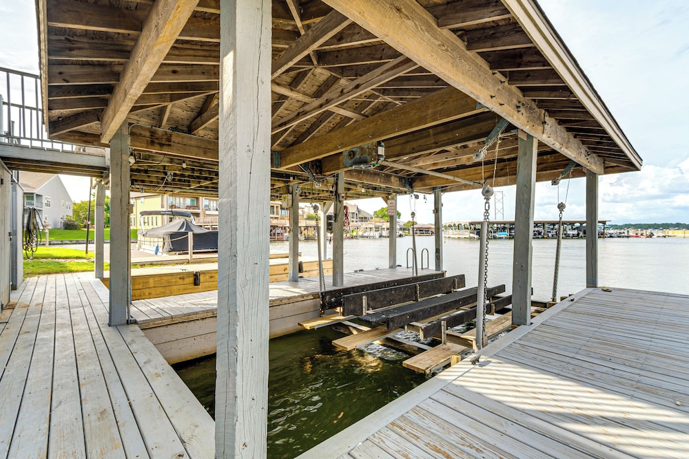 Private Boat Dock & Slip: Luxe Lake Conroe Gem!